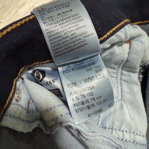 Women Levi's Classic Bootcut Denim Jeans Mid Rise in Island Rinse Size 10 - Picture 8 of 10